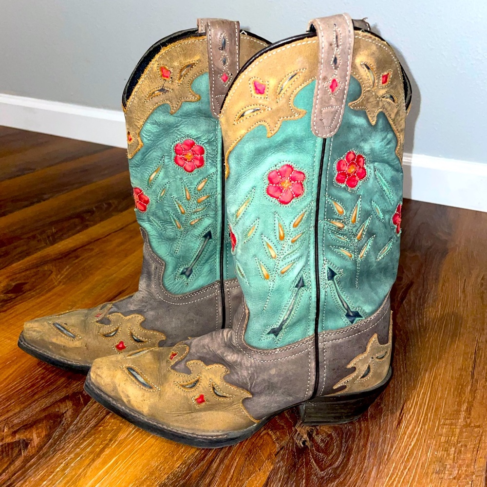 Laredo brown, square toe western boots. Size 6.5 women’s.